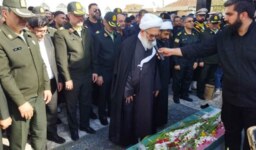 مراسم راهپیمایی یوم الله 13 آبان ، و تشییع و اقامه نماز بر پیکر مطهر شهید شمسی به امامت آیت الله معلمی در شهرستان قائم شهر برگزار شد + تصاویر