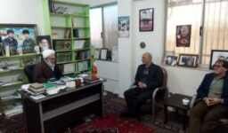 جناب آقای امینی«رئیس اداره منابع طبیعی و آبخیزداری شهرستان قائم شهر» به همراه جمعی از کارکنان این اداره ، با حضور در دفتر امام جمعه ، با آیت الله معلمی دیدار کردند+تصاویر