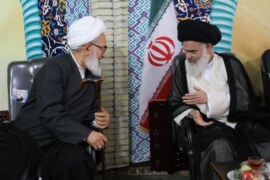 آیت الله حسینی بوشهری «نائب رئیس مجس خبرگان رهبری» با حضور در دفتر امام جمعه قائم شهر ، در آستانه سالروز برگزاری اولین نمازجمعه در نظام اسلامی ، با آیت الله معلمی دیدار کردند + تصاویر