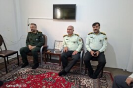 فرمانده سپاه و فرمانده انتظامی شهرستان قائم شهر ، با حضور در دفتر امام جمعه، بمناسبت سالروز اقامه اولین نمازجمعه در نظام اسلامی ، با آیت الله معلمی دیدار کردند +تصاویر