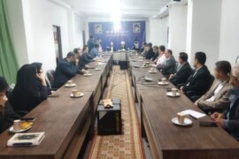 اعضای شورای اداری شهرستان قائم شهر با حضور در دفتر امام جمعه ، بمناسبت هفته دولت با آیت الله معلمی دیدار کردند+ تصاویر