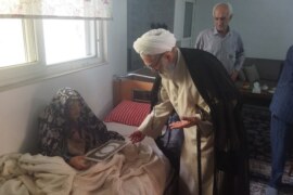 آیت الله معلمی با حضور در منازل شهیدان حسن جمشیدی و عباس درشتی ، با خانواده معظم ایشان دیدار کردند + تصاویر