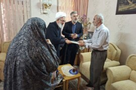 آیت الله معلمی با حضور در منازل شهدا ، شهید محمد کرامتی و شهید دانش آموز مسعود احمدی ، با خانواده معظم ایشان دیدار کردند + تصاویر