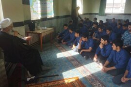 آیت الله معلمی با حضور در دبیرستان تیزهوشان شهید بهشتی قائم شهر ، ضمن شرکت در جلسه گفتمان تبیین دانش آموزان ، نماز ظهر و عصر را به جماعت اقامه فرمودند + تصاویر