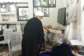 آیت الله معلمی «عضو مجلس خبرگان رهبری و امام جمعه شهرستان قائم شهر» با حضور در منزل جانباز سرافراز اسلام ، آقای سید مهدی هاشمیان ، با ایشان دیدار کردند+تصاویر